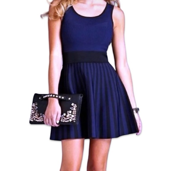 EUC Guess Los Angeles Fit And Flare Dress - Picture 2 of 11